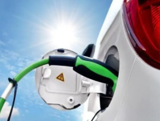 汽車加速電動(dòng)化 充電樁站在風(fēng)口