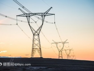 青海瑪爾擋水電站順利完成首臺(tái)壩頂門機(jī)吊裝